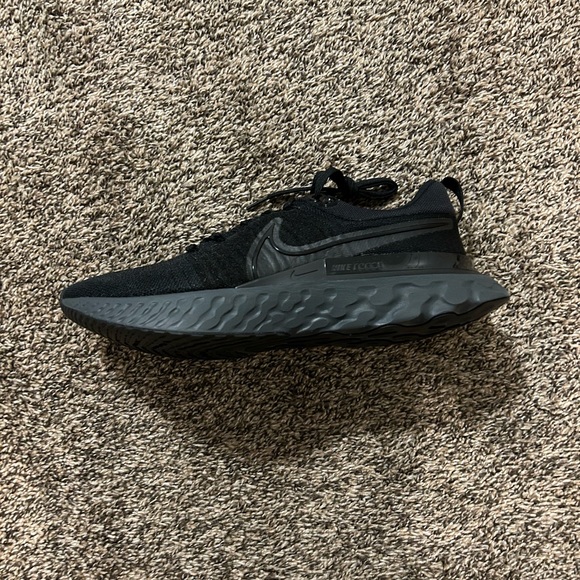 Nike React Inifnity Run Flyknit 2 ‘Triple back’ Size 12 - Picture 1 of 4